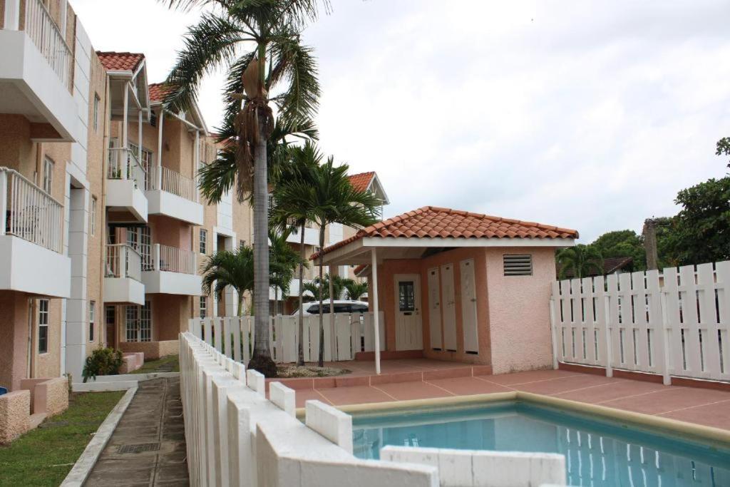 Finest Accommodation Marley Manor Apt # 513 Ground Floor 6 Marley Rd Kgn 6 คิงส์ตัน ภายนอก รูปภาพ